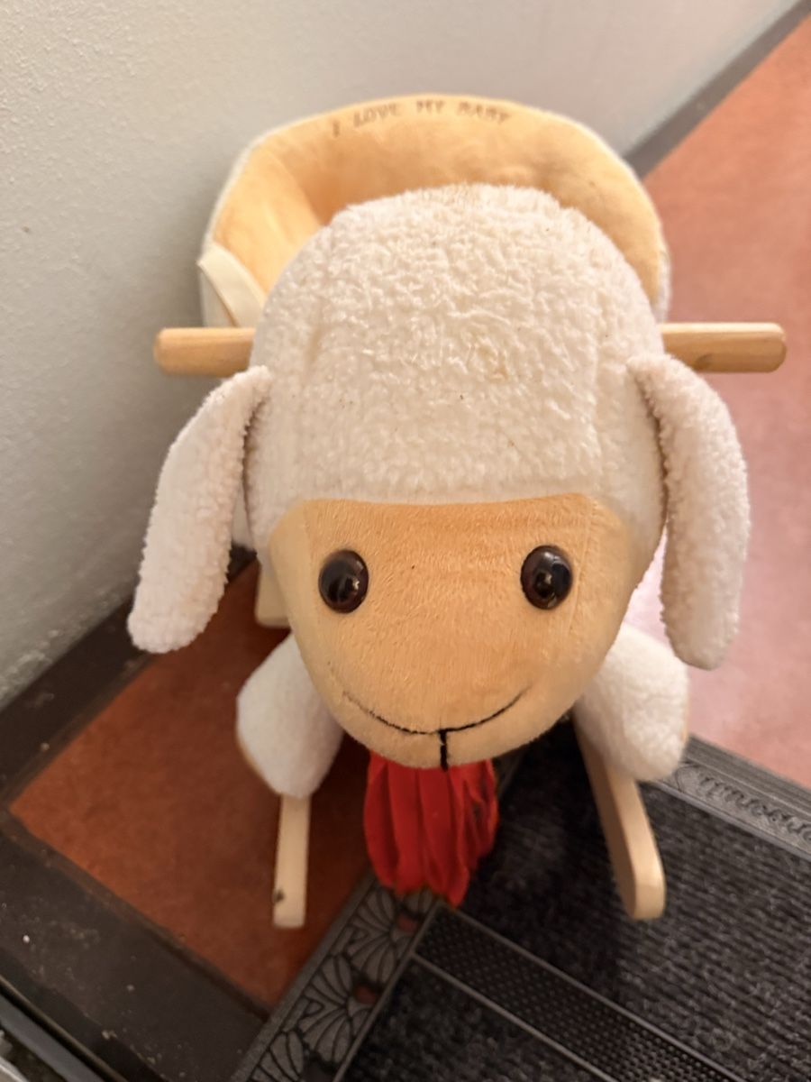 Jouets: Mouton à bascule en peluche pour bébé – D'occasion à Les Avanchets par murat.sahin 1