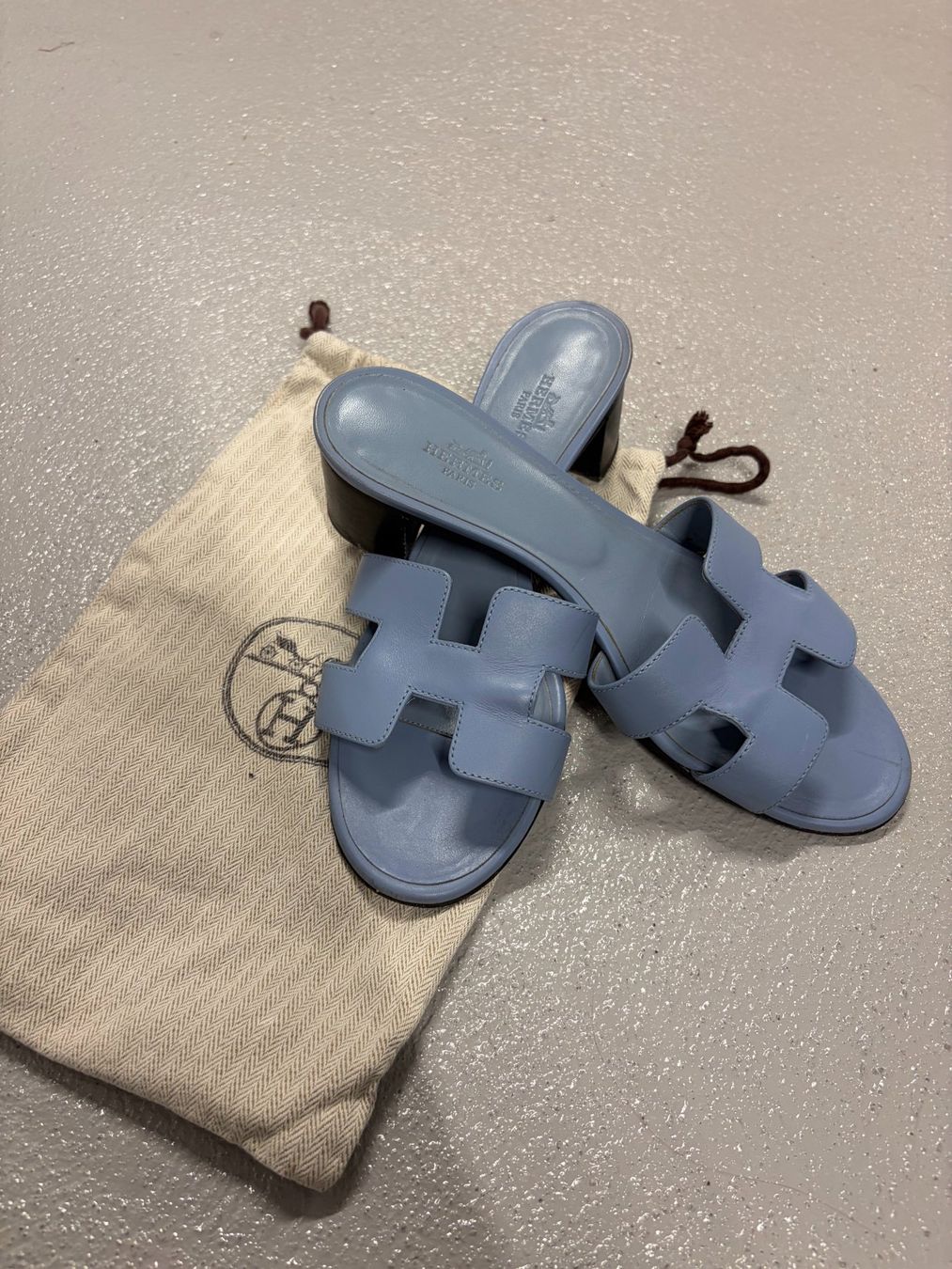 Hermès Chaussures femmes: Hermès Oasis Sandalen Hellblau – D'occasion à Kreuzlingen par Jea_luxe