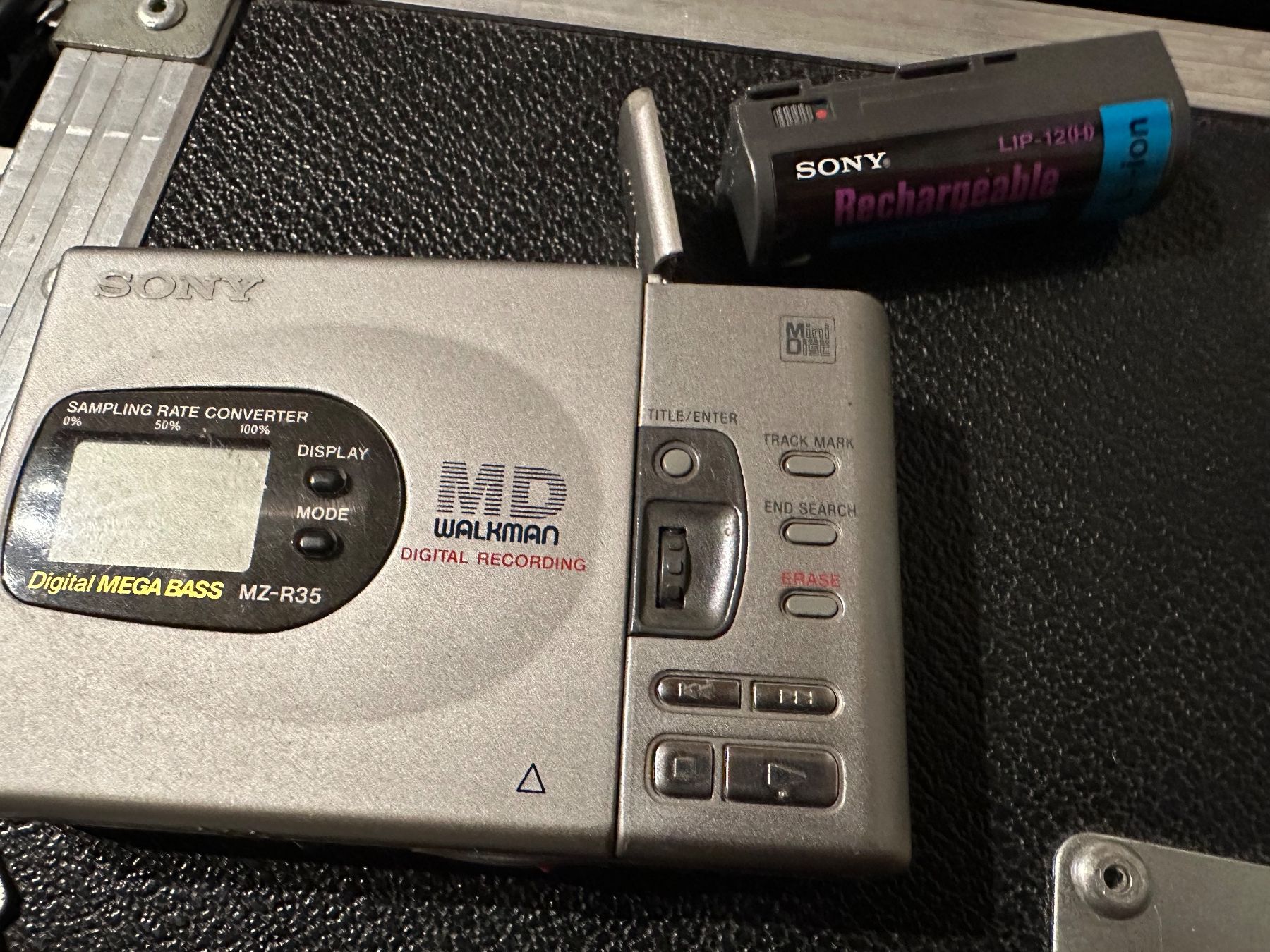 Kompaktkassetten: Sony MD Walkman MZ-R35 – Defekt aus Stettfurt von 2442 1