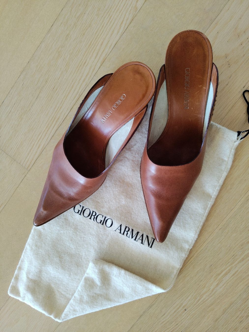 Armani Scarpe da donna: GIORGIO ARMANI Pantolette Leder Cognac Size 36 – Usato da Buchrain venduto da QueenyHE51