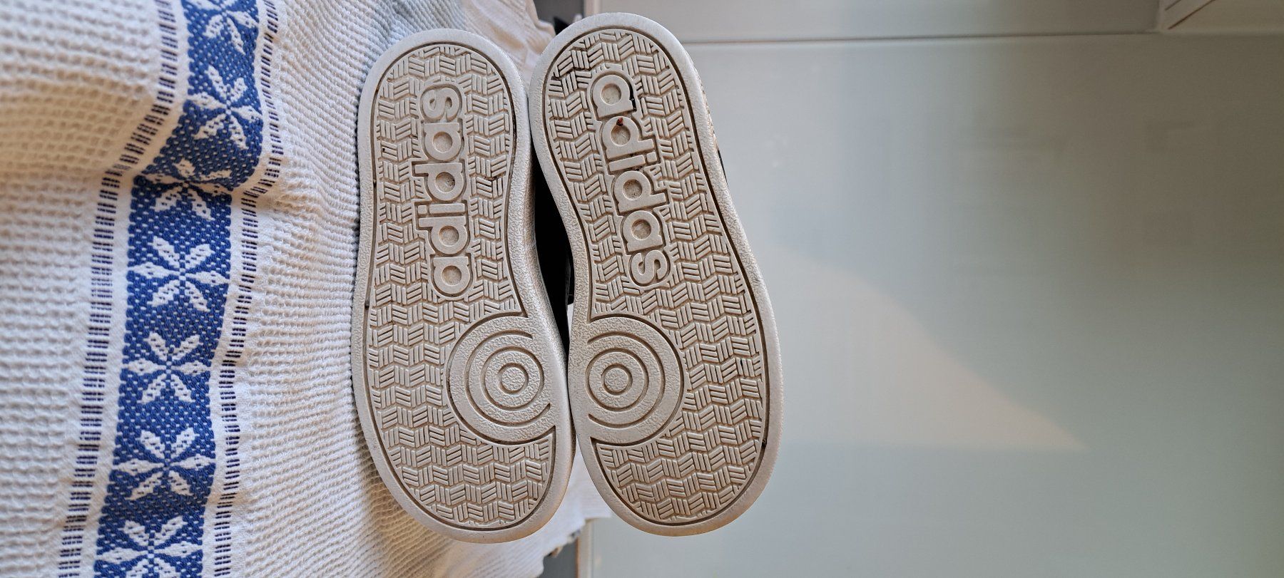 Adidas Scarpe da uomo: Adidas Sneakers. Grösse 27 – Usato da Hinterkappelen venduto da Anbal 1