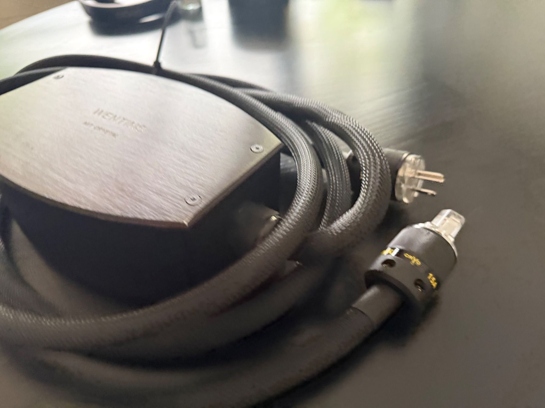 Convertitori: WENTINS MIT CRYSTAL Power Cable - Pristine Condition! – Usato da Schlieren venduto da BT89 2