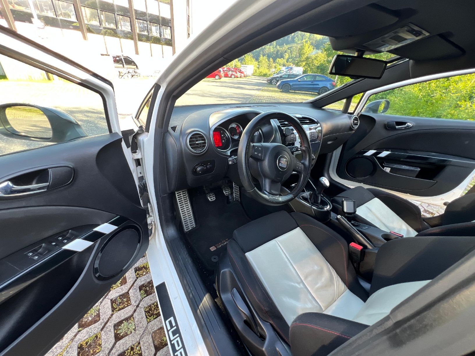 Seat Voitures modèles: Seat Leon Cupra 2.0 Limo Weiss – D'occasion à Luzern par mok_hsl7 7