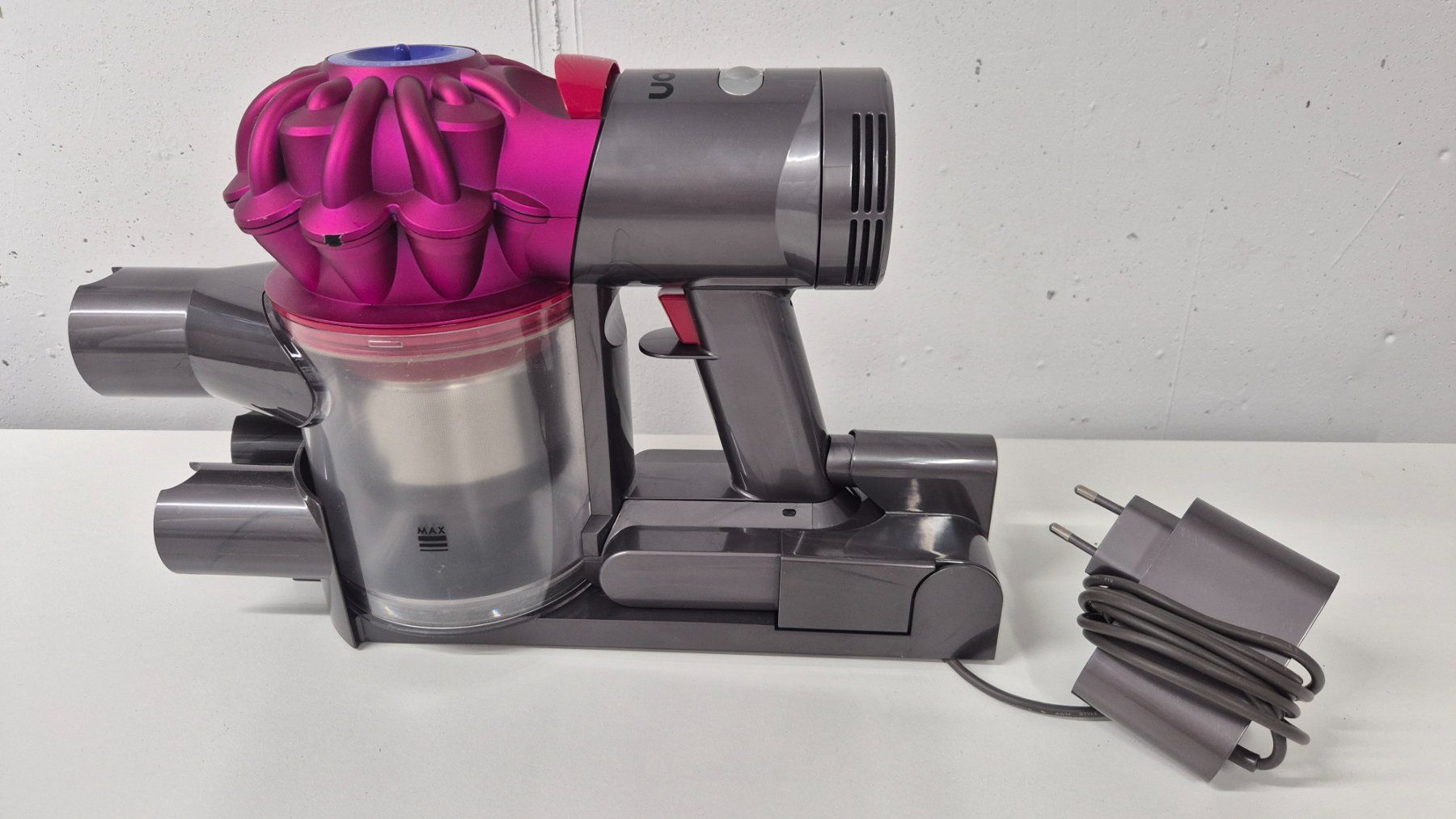 Dyson Aspirapolveri & Accessori: Dyson Akkuhandstaubsauger ab 1.- – Usato da Sitterdorf venduto da Lenggi7