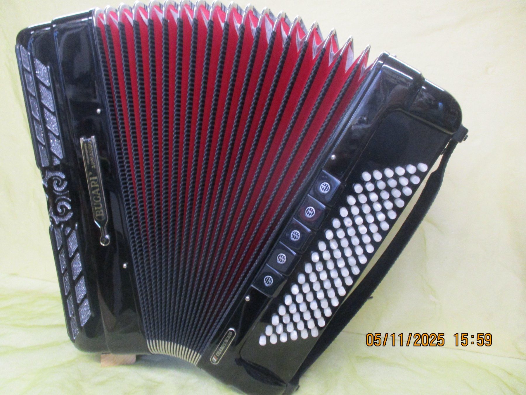 Strumenti musicali: Akkordeon Bugari Champion Cassotto – Usato da Jegenstorf venduto da Oktavio 3