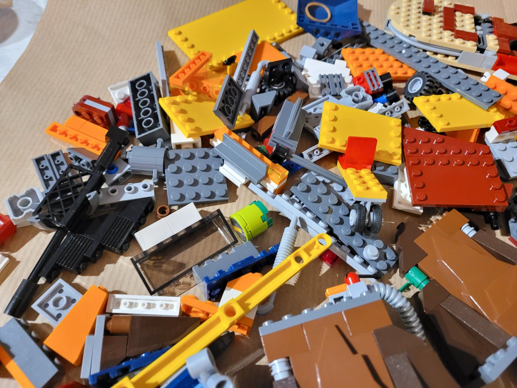 Lego Kit di costruzioni: Lot de Lego city, Star Wars etc – Usato da La Tour-de-Peilz venduto da estelle69 1