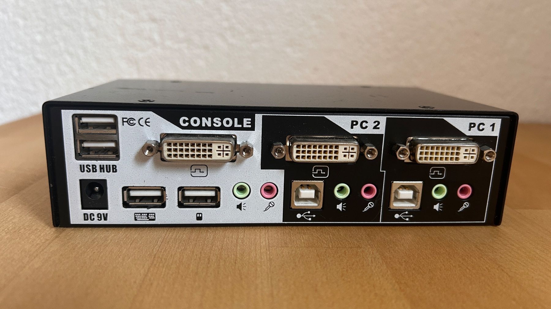 Hubs & Switches: Avocent SwitchView DVI KVM Switch 2-Port – D'occasion à Schliern b. Köniz par NDRS56 1
