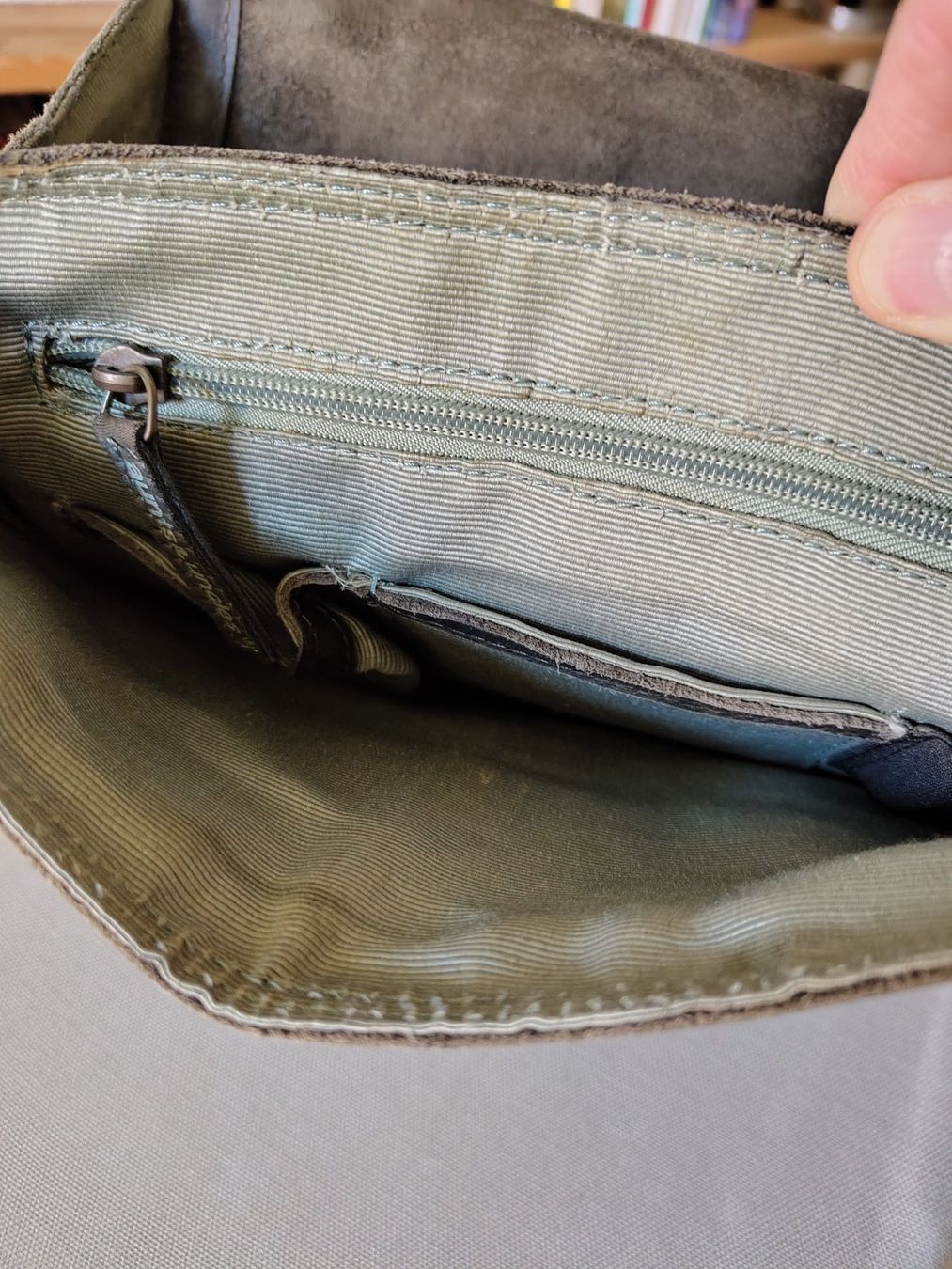 Aunts & Uncles Borse: Ledertasche von aunts and uncles – Usato da Basel venduto da ste_g9bv 2