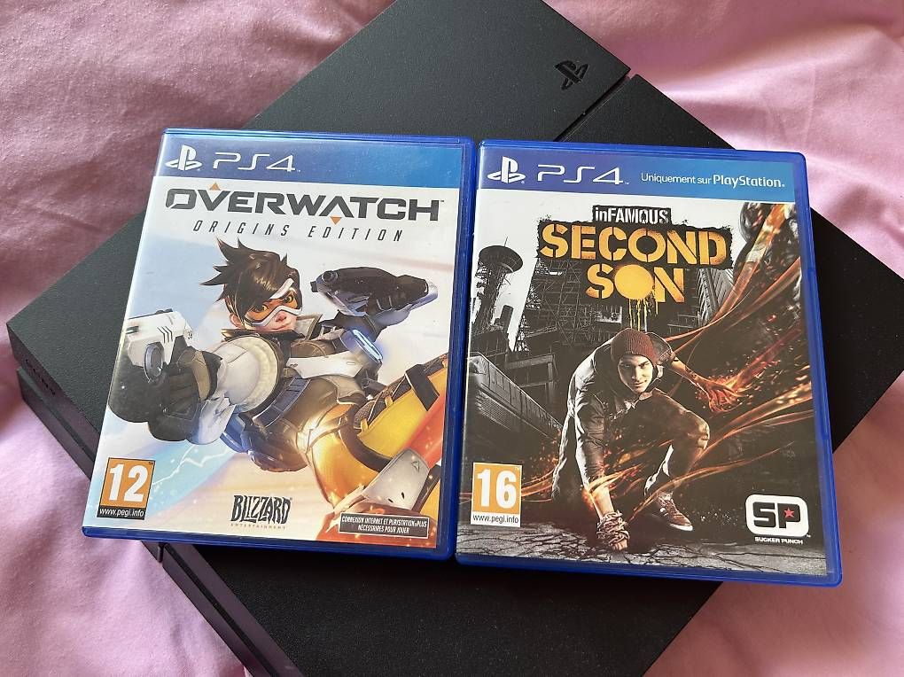 Sony Console: Ps4 + manettes et support + 2 jeux – Usato da Lausanne venduto da ana_nz76 1