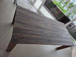 Massiver Holztisch aus Sumpfeiche, neu restauriert