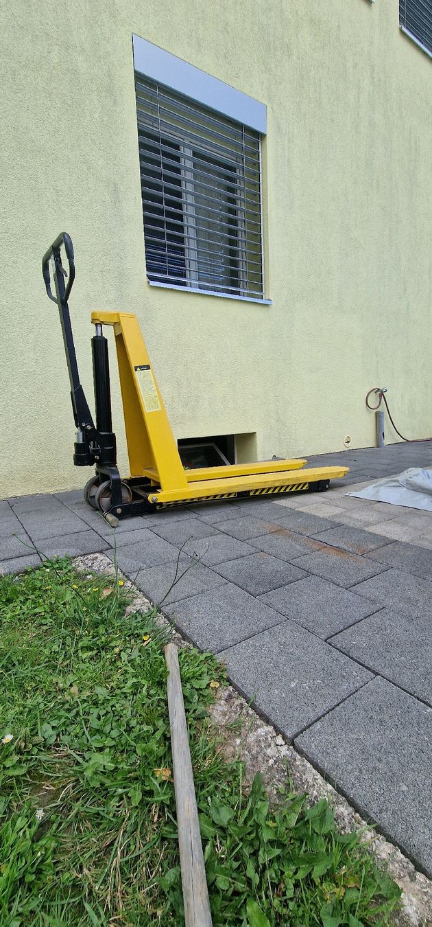 Carrelli elevatori e a forche: Hydraulischer Scherenhubwagen / Hubtischwagen 1000 kg – Usato da Aarau venduto da shq_869r