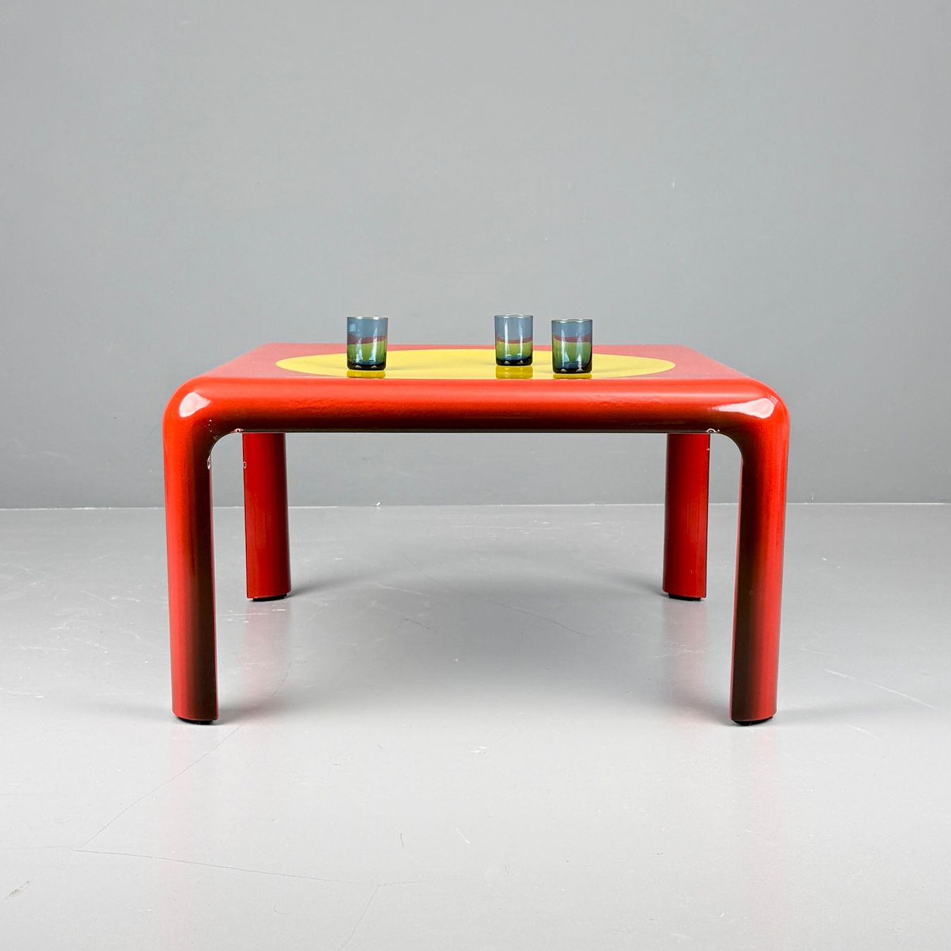 Tavoli: Emaillierter Vintage Coffee Table – Usato da Uetikon am See venduto da StudioVintage