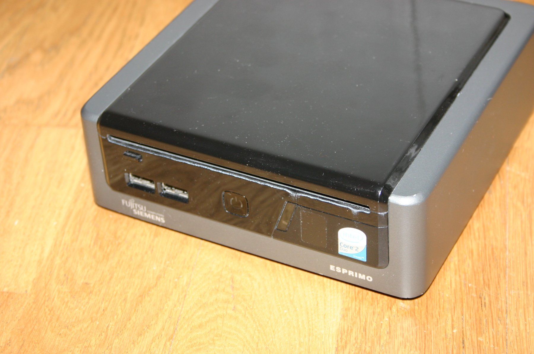 Fujitsu PC: Mini-PC Fujitsu Siemens Esprimo mit Windows 7 – Usato da Stettlen venduto da Bigjm 7