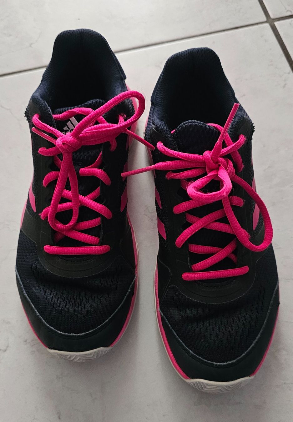 Adidas Scarpe per ragazze: Hallen- Turnschuhe " adidas" Gr.38 – Usato da Geuensee venduto da JeMaUrPe 1