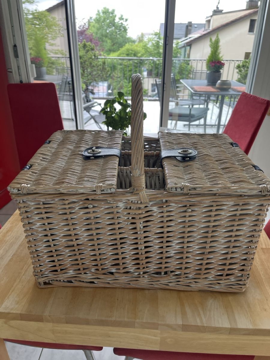 Autres articles pour la maison: Picknikkorb – Neuf avec emballage d'origine à Berikon par bog_57z8