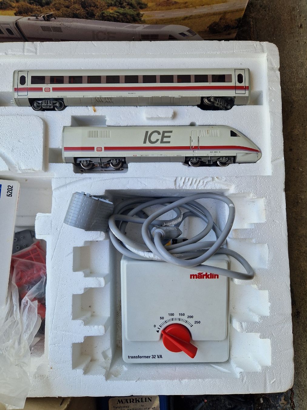 Märklin Modelleisenbahnen: Märklin HO ICE Triebwagen-Set Delta 2977 – Gebraucht aus Vogelsang AG von villa9 2