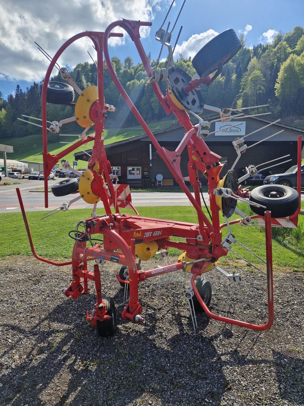 Tutte le macchine: Kreiselheuer Pöttinger HIT 610 N – Usato da Menznau venduto da 6122