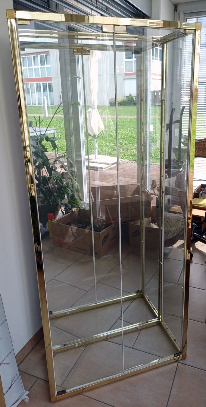 Vetrine: Glasvitrine mit Messingrahmen – Usato da Horgen venduto da Hanns61