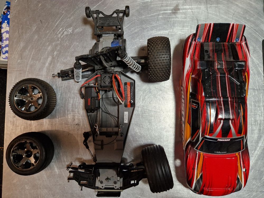 Traxxas Rustler mit Castle Sidewinder (für Bastler) (Defekt) in Fiesch ...