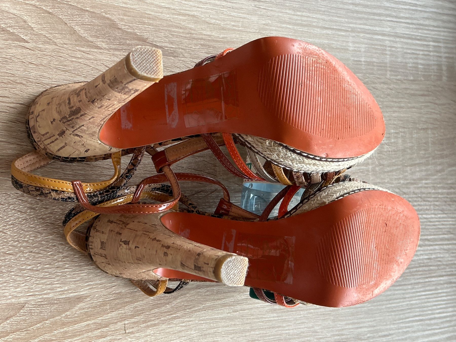 Cube Chaussures femmes: Sandalen mit Absatz mehrfarbig von Cube Gr. 39 – D'occasion à Brunnen par Nala2929 5