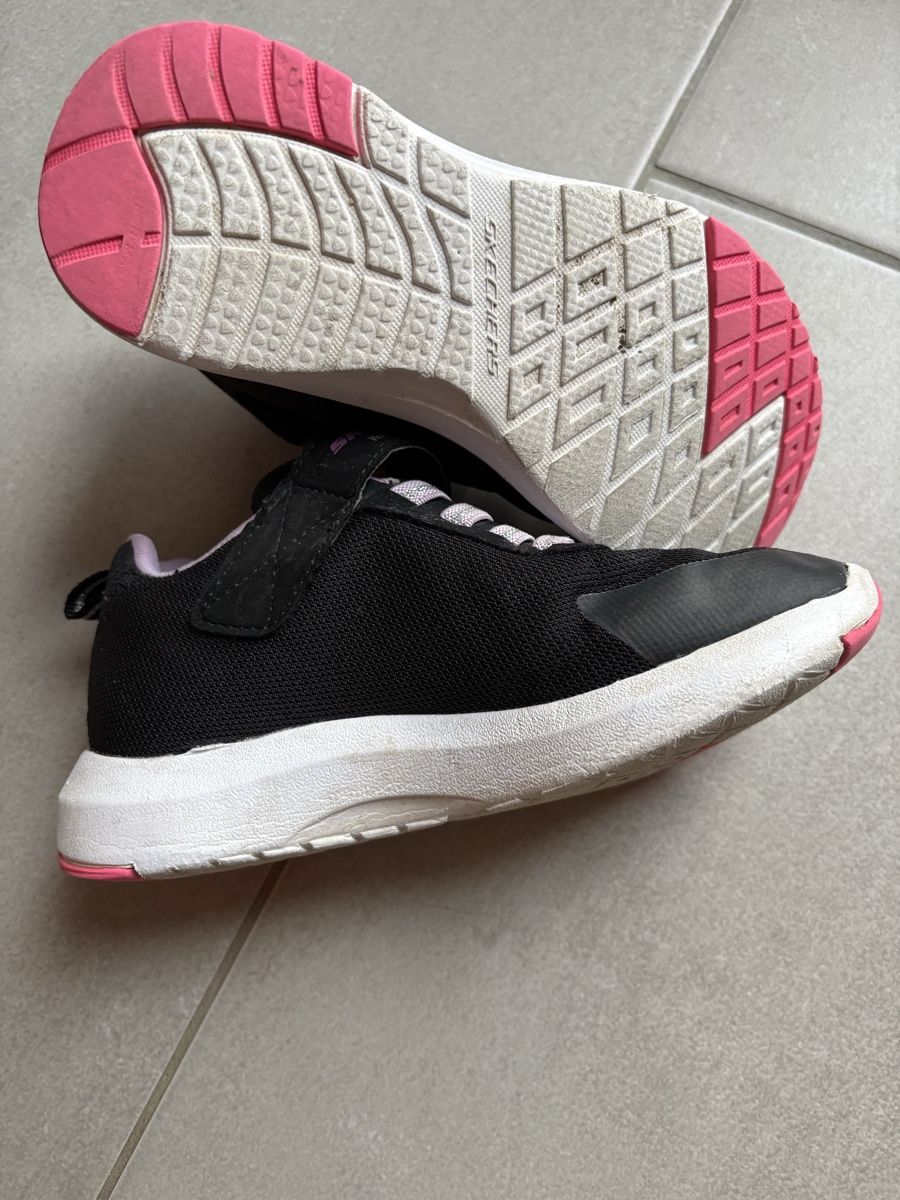 Skechers Schuhe für Mädchen: Mädchen Turnschuhe Gr. 28 – Gebraucht aus Wolfhausen von lala_wolfhausen 2