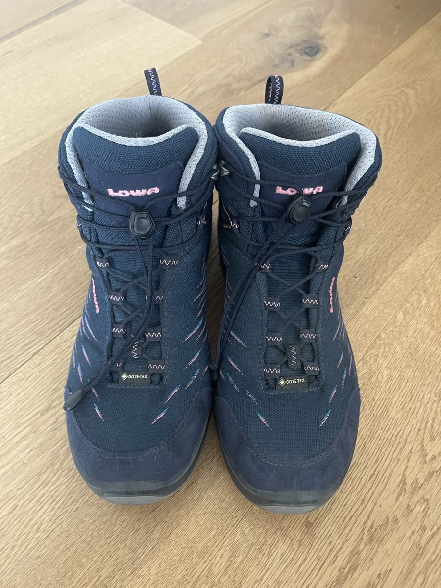 Lowa Scarpe da donna: Lowa Wanderschuhe – Usato da Paspels venduto da Giango33