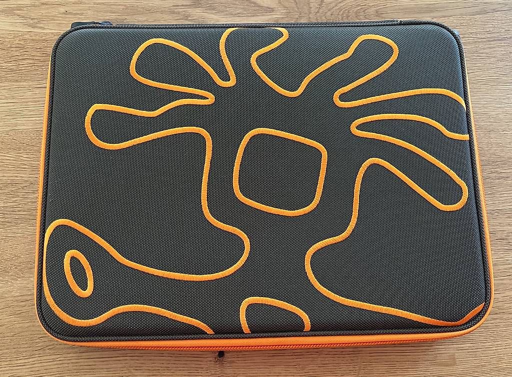 Covers & Taschen: Laptop Schutzhülle Crumpler – Gebraucht aus Lupsingen von MaCoE