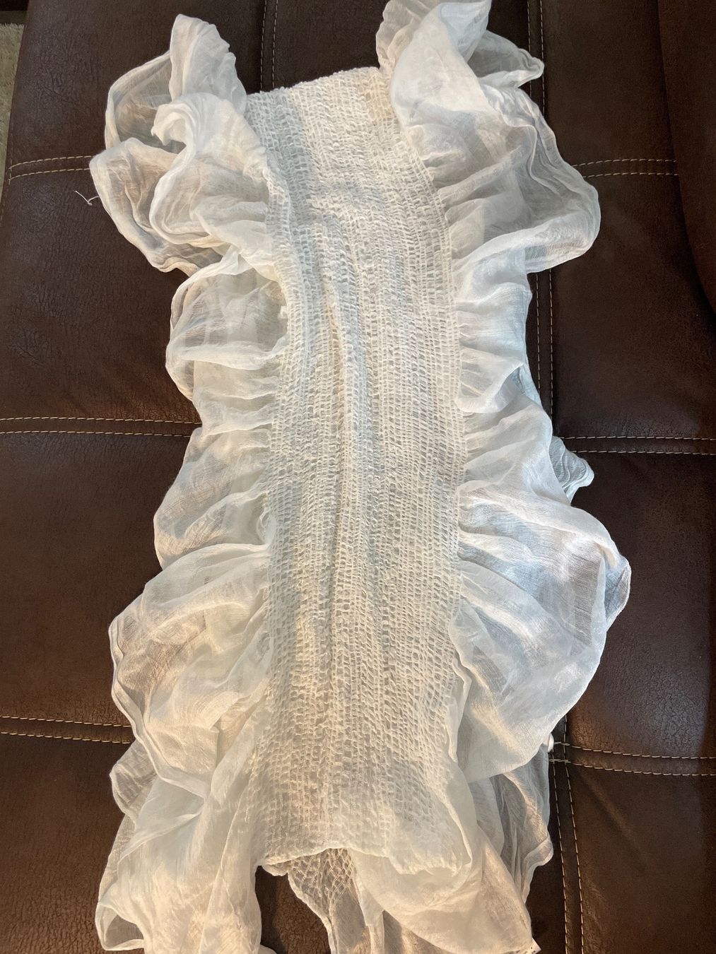 Foulard & Sciarpe: weisser geraffter Schal Länge 140cm – Usato da Küssnacht am Rigi venduto da Monimaus03 2