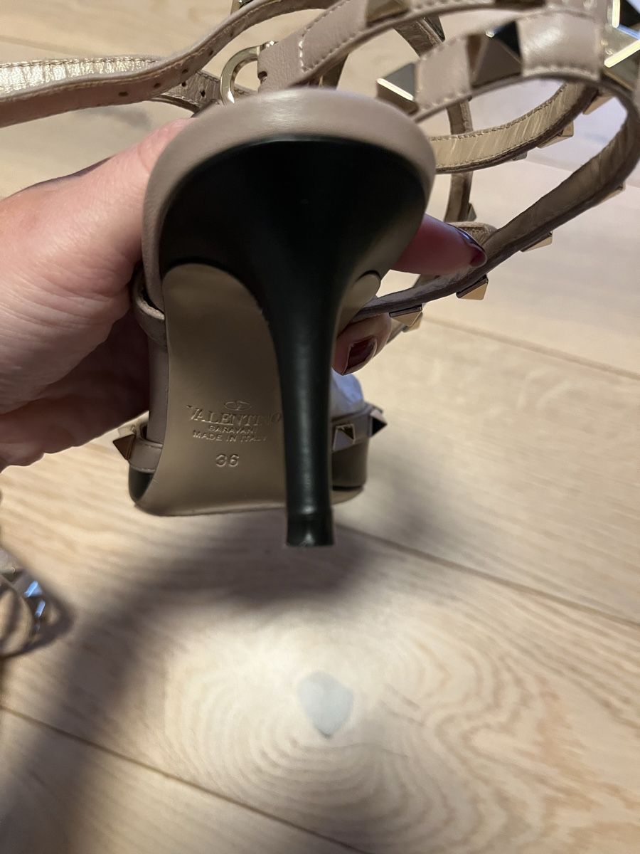Valentino Scarpe da donna: VALENTINO Rockstud Pumps schwarz/beige Gr 36 – Nuovo (secondo la descrizione) da Zürich venduto da nina__viva 5
