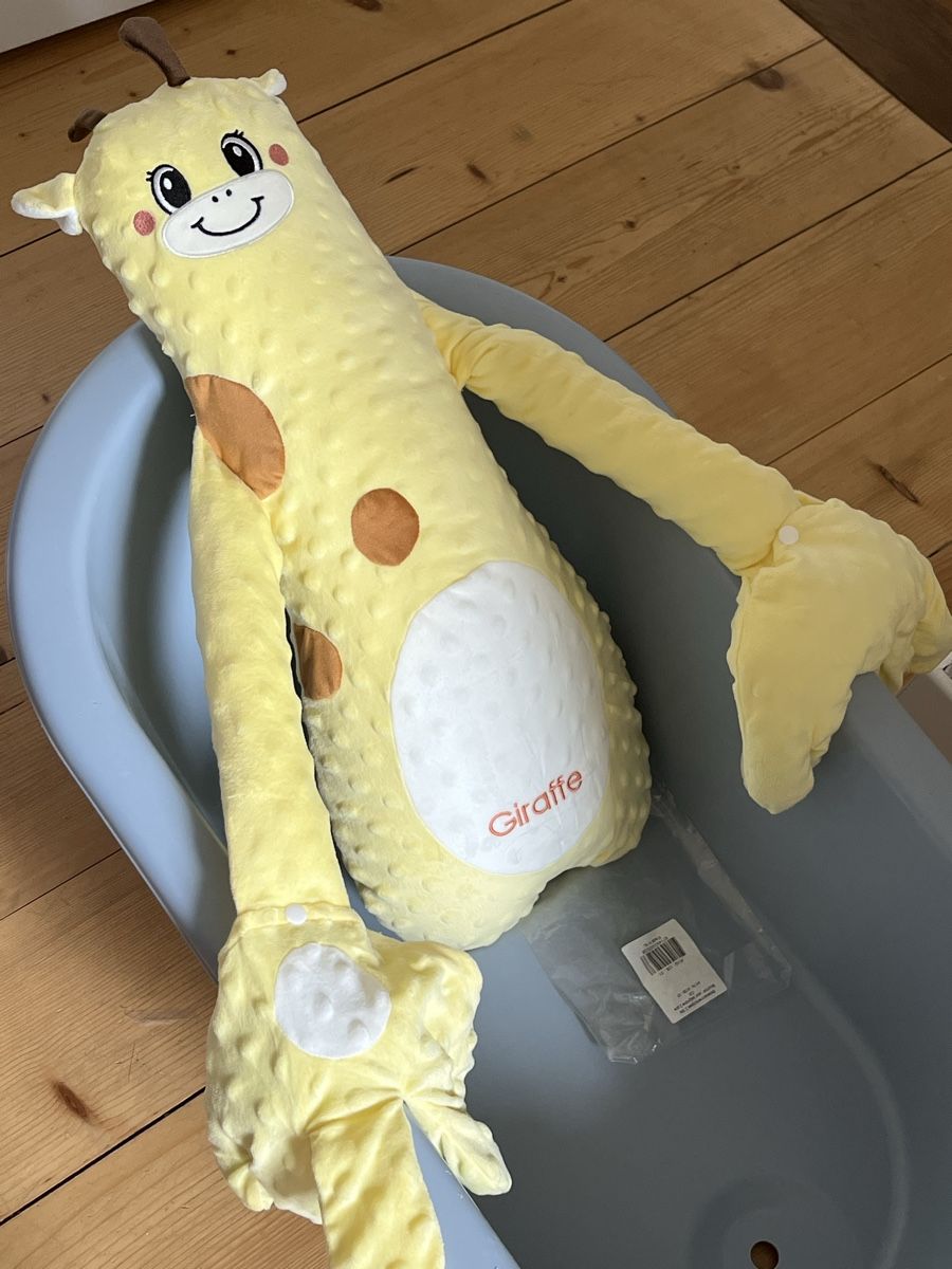 Giocattoli: A giraffe designed to bring your kid to sleep – Nuovo (secondo la descrizione) da Walterswil SO venduto da mar_qln7