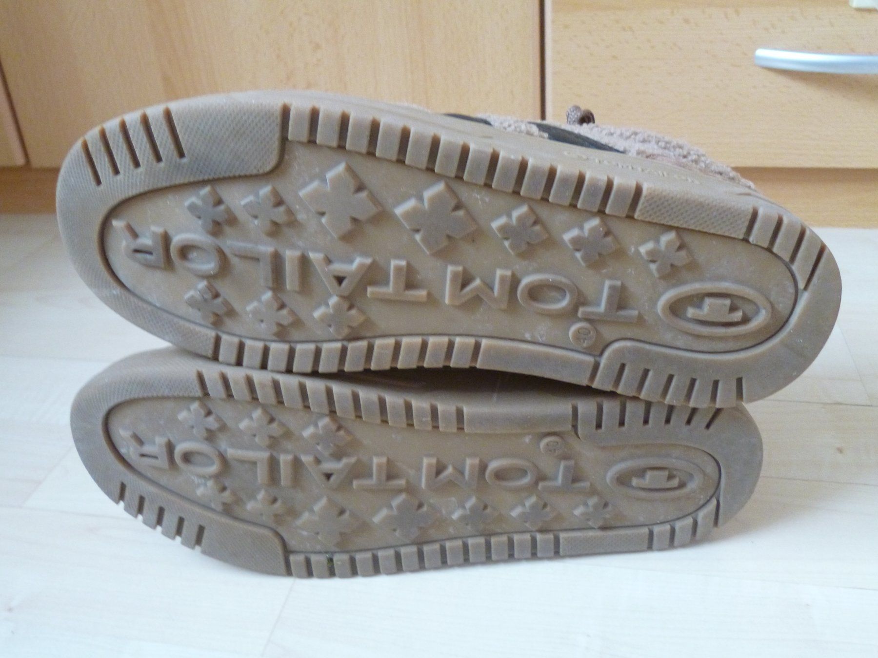 Tom Tailor Scarpe da donna: TOM TAILOR Low-Top-Sneaker Gr. 40  Sneaker low - black brown – Usato da Dättlikon venduto da Mamakuga 9