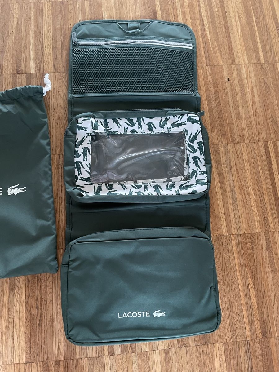 Lacoste Trousses de maquillage: Lacoste Reise Necessaire grün neu – Neuf (Voir description) à Baar par sabisun66 1