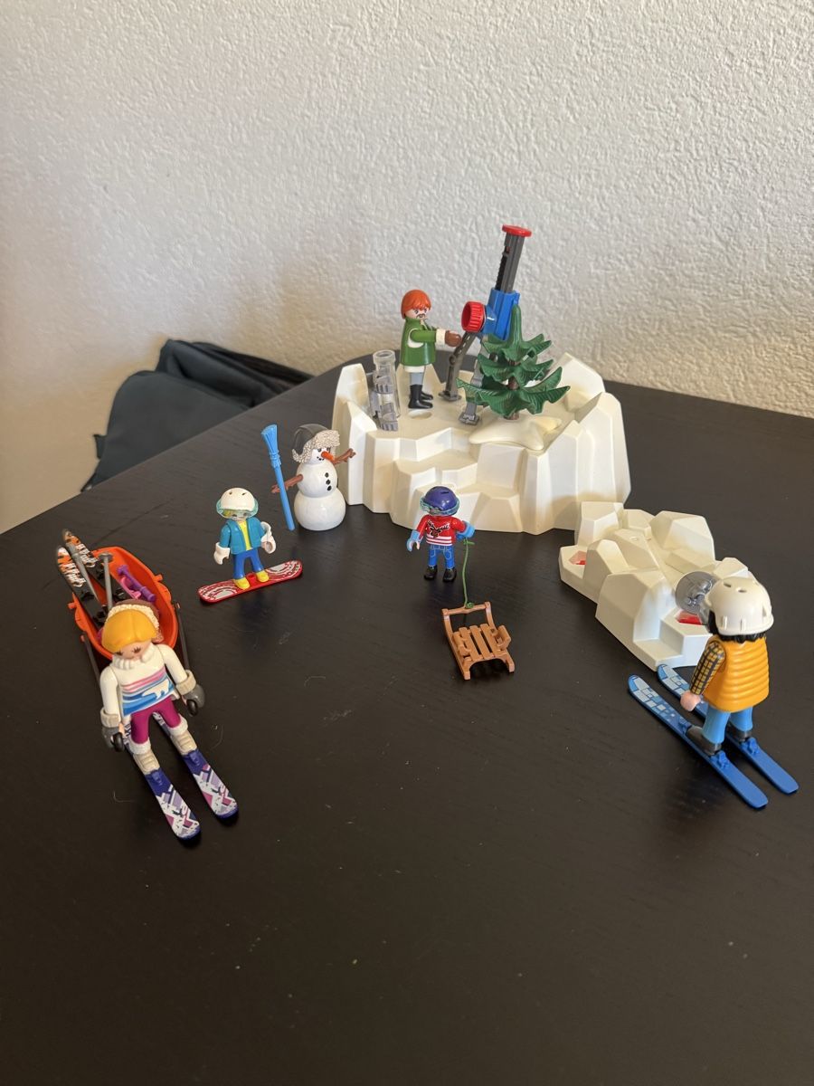 Spielzeuge: Playmobil Winterlandschaft mit Figuren  – Gebraucht aus Bremgarten AG von NIKSELBREM