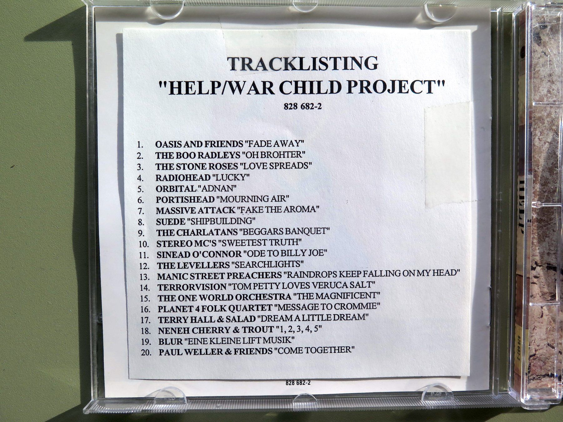 CD: (p) CD HELP: War child project, Sampler div. Int., 1995 – Usato da Bern venduto da Balzamico 1