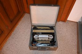 Akkordeon Hohner Riviera III mit Koffer guter Zustand