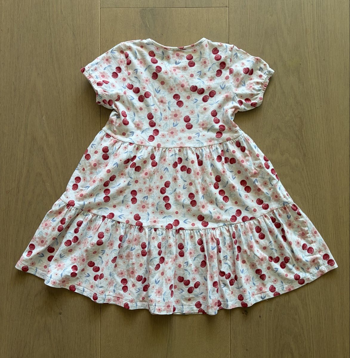 Lotti & Set di vestiti: Sommerliches Kleiderpaket Grösse 116-122 – Usato da Lachen SZ venduto da LinWeg 6