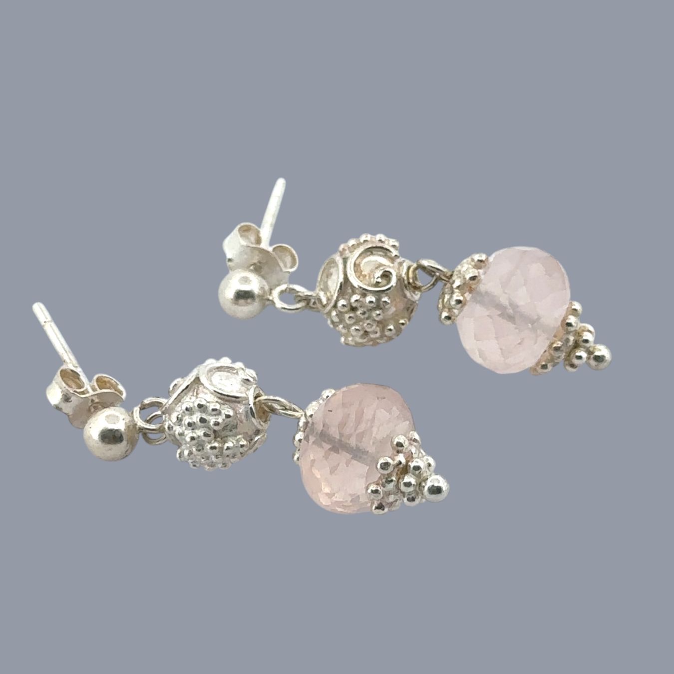 Olga Ribler Boucles d'oreille: Silberohrhänger mit Rosenquarz – Neuf (Voir description) à Luzern par MonikaS03 2