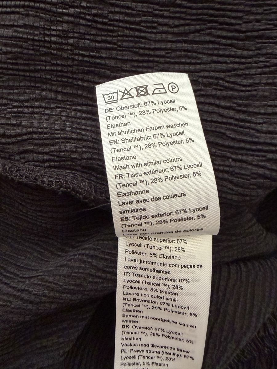 Pantalons: Edited EU36 Black Trousers with texture  – Neuf (Voir description) à Zürich par flo_8x2x 3