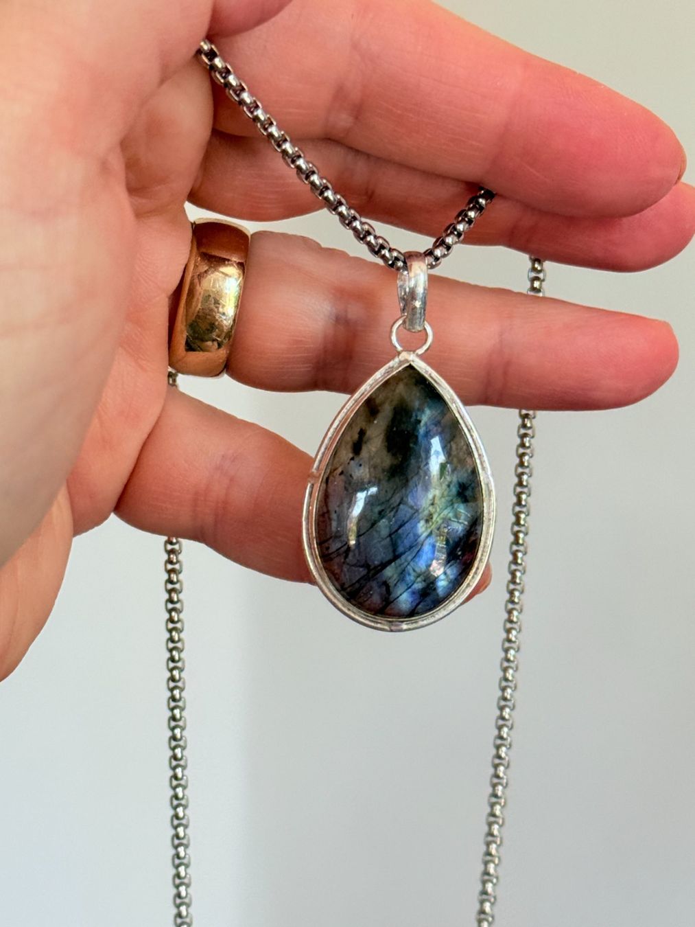 Catenine: Superbe collier Labradorite neuf ✨ Élégant – Nuovo e nell'imballaggio originale da Genève venduto da AWWA