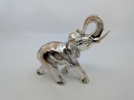 Silberfarbener Elefant