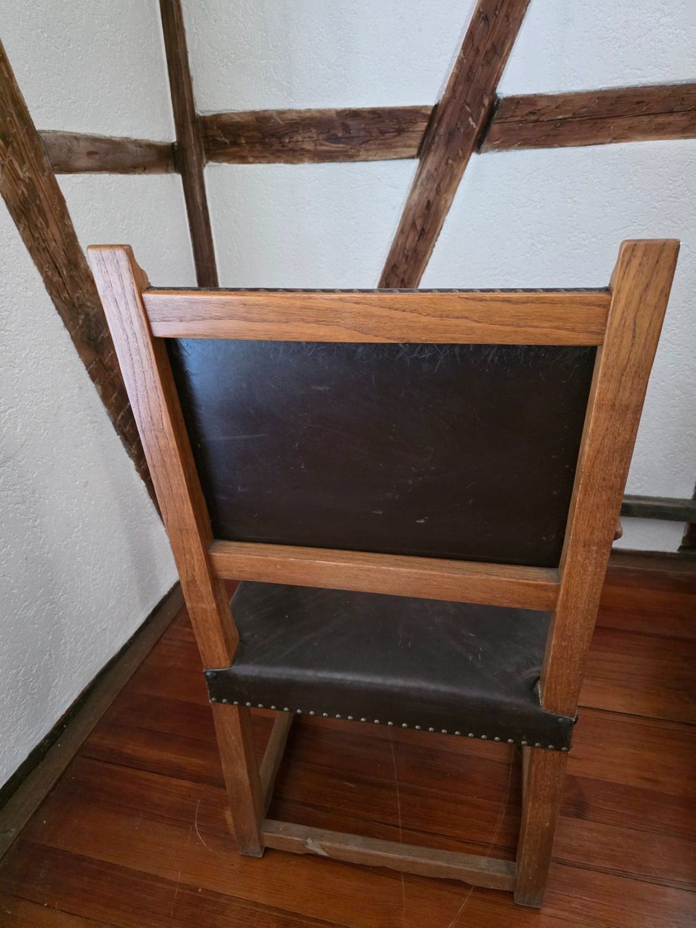 Sedie: Antiker Thron Hocker Sessel Stuhl Holz Leder – Usato da Walterswil BE venduto da Lonitti 4