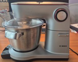 Bosch OptiMUM Serie 8 Küchenmaschine mit viel Zubehör
