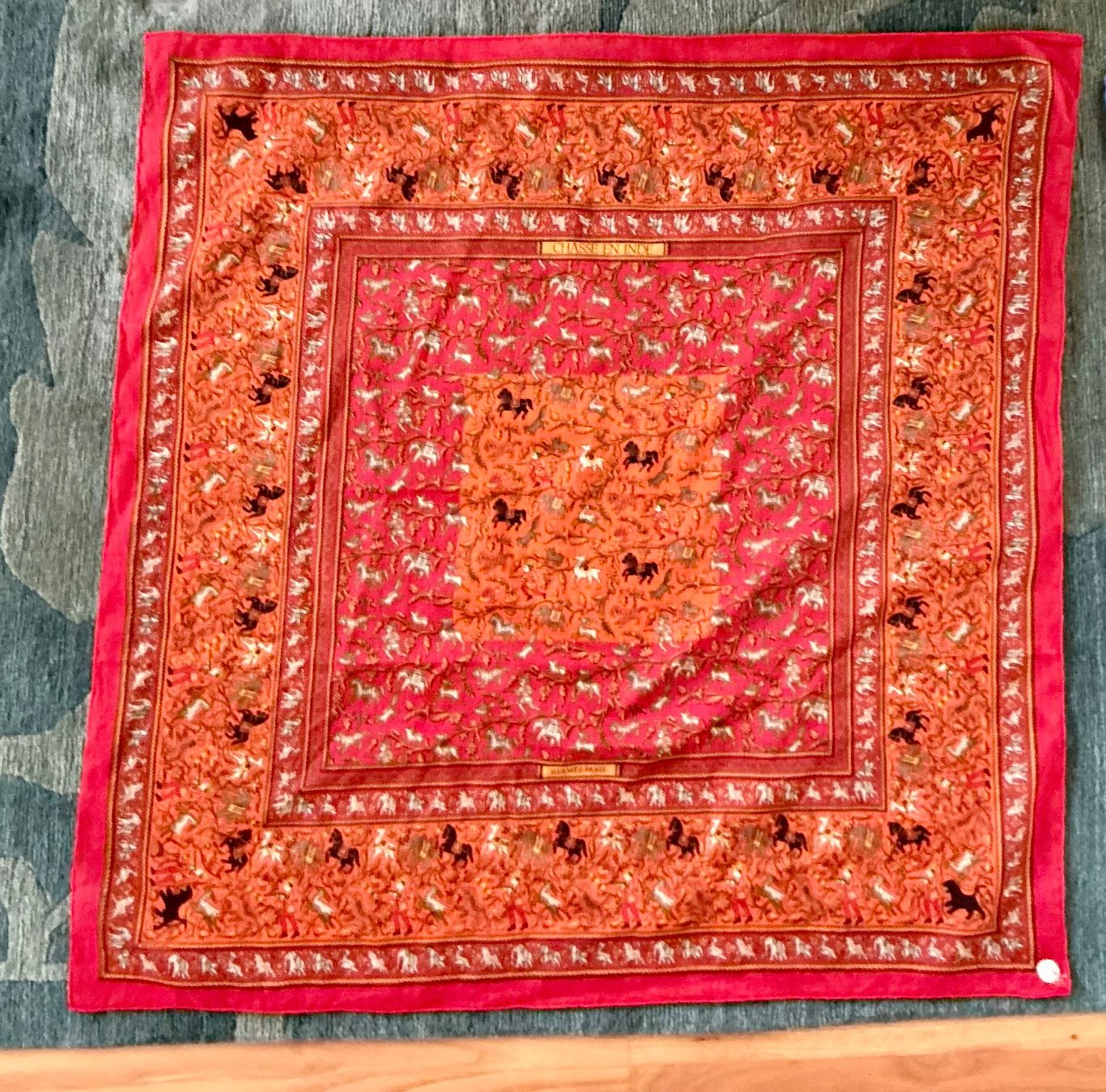 Hermès Foulard & Sciarpe: Gavroche Hermès avec charm Neuwertig – Nuovo (secondo la descrizione) da Zürich venduto da ova_trc6 5