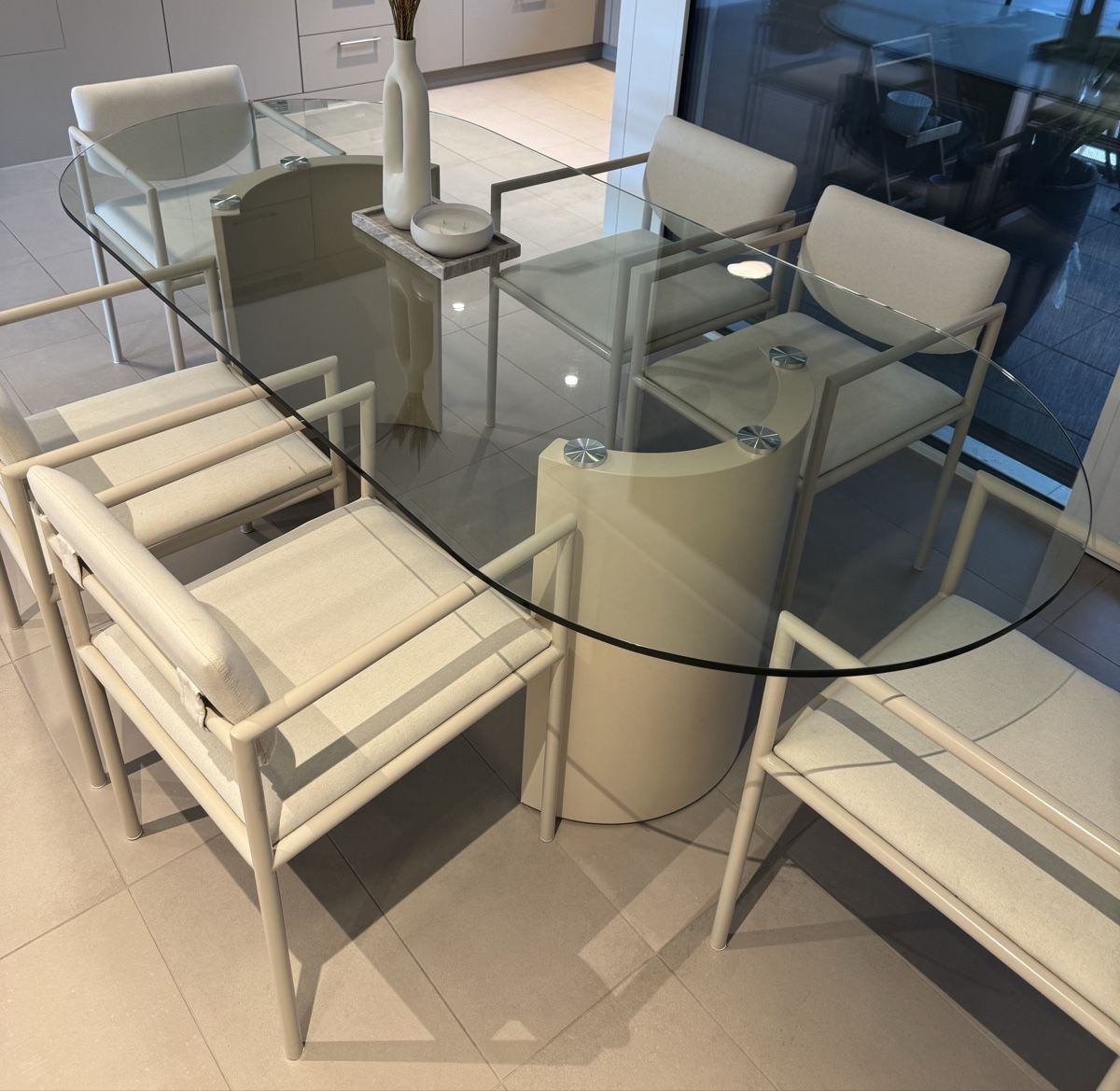 Set di tavolo e panche: Design Esstisch Glas mit 6 Stühlen – Usato da Liestal venduto da l_9cb6 2