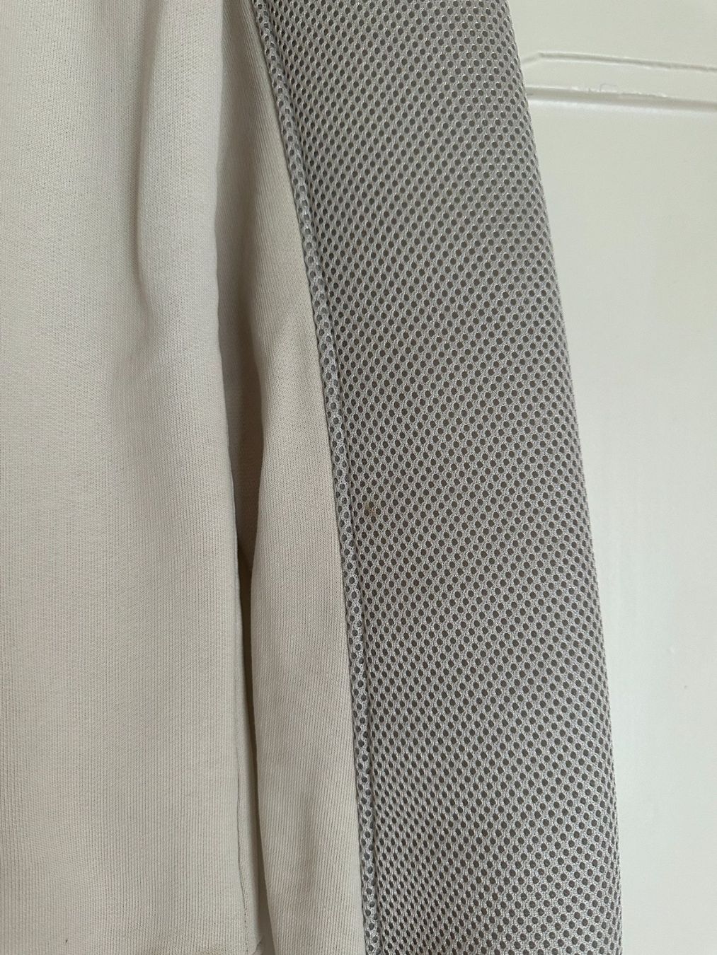 Helmut Lang Maglioni & Felpe: HELMUT LANG - Mesh Pullover beige M – Usato da Zürich venduto da Diazaio 2