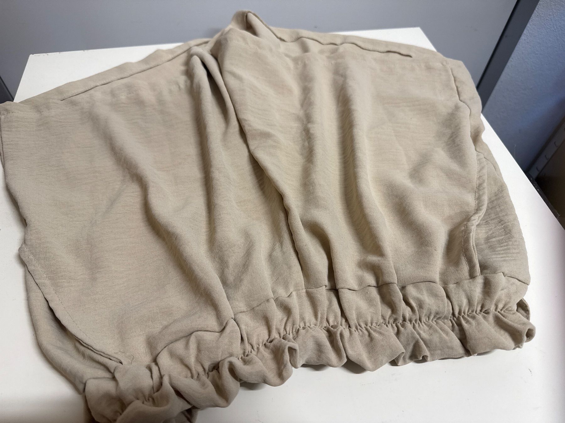 Pantalons: dünne, feine lockere Damenshorts L – D'occasion à Amriswil par used2use 2
