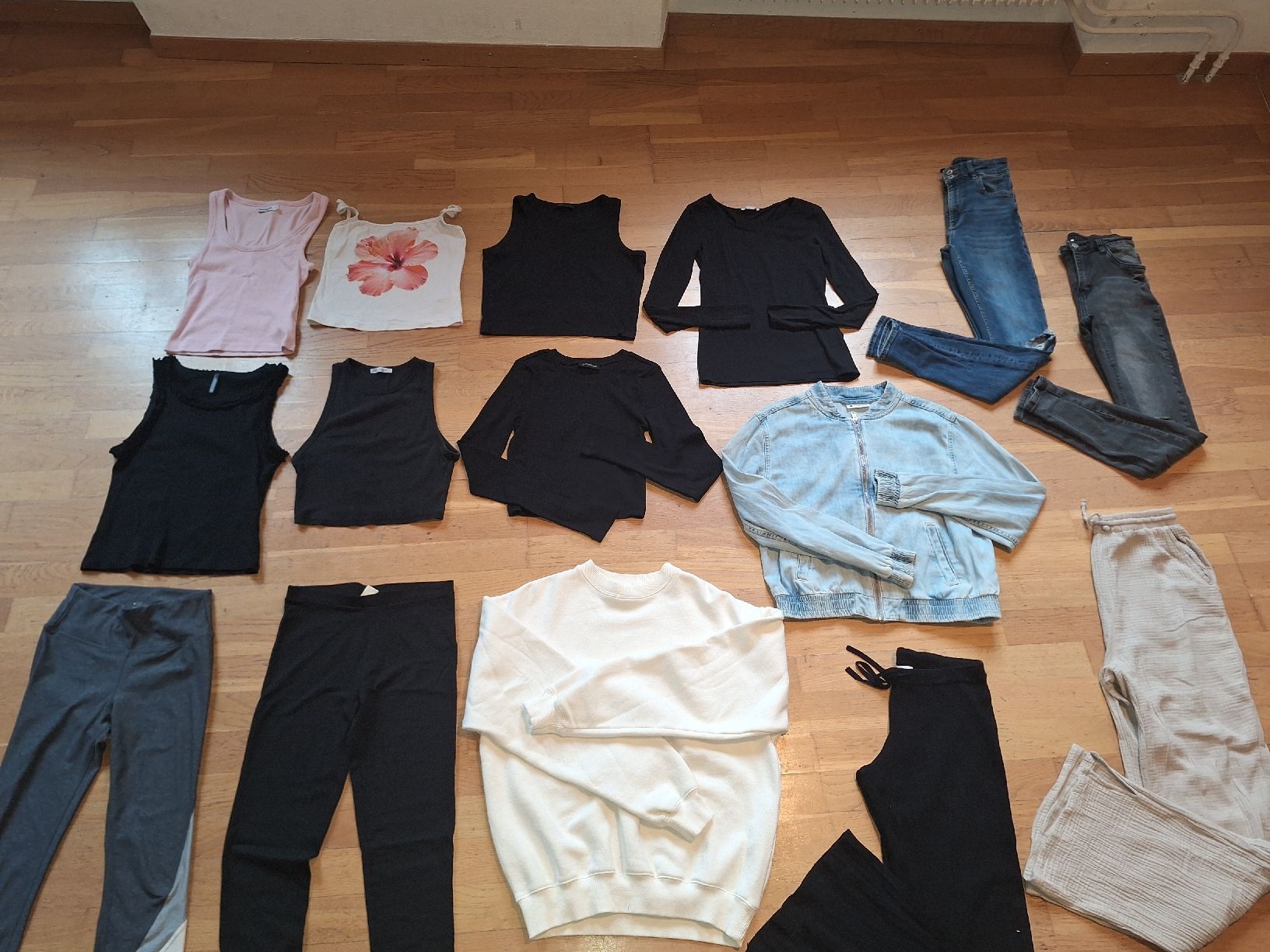 Lots de vêtements: Kleiderpaket Damen – Neuf (Voir description) à Tamins par VW99 8
