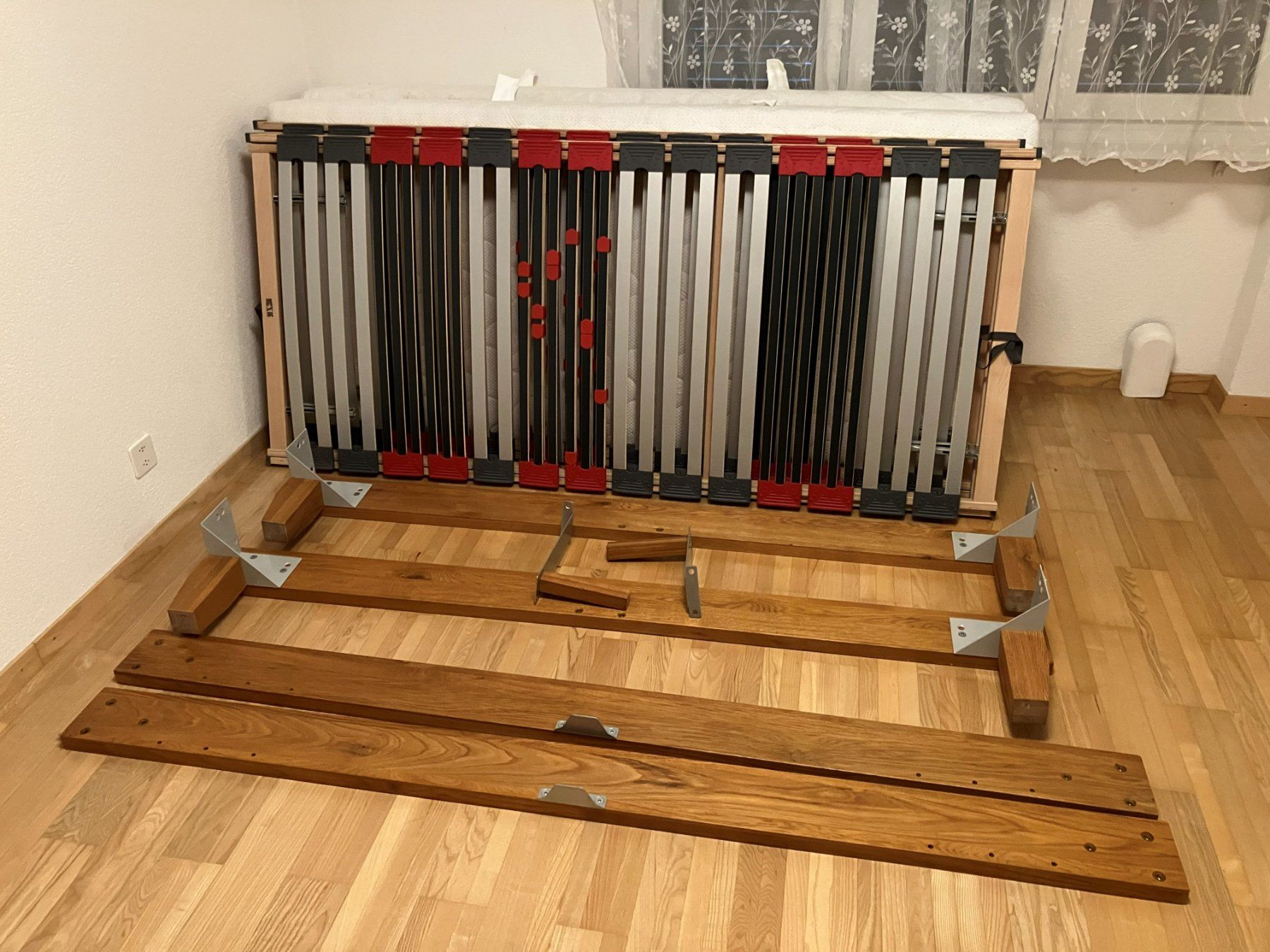 Letti: Holz Bettgestell ohne Inhalt – Usato da Messen venduto da Psinzig 3