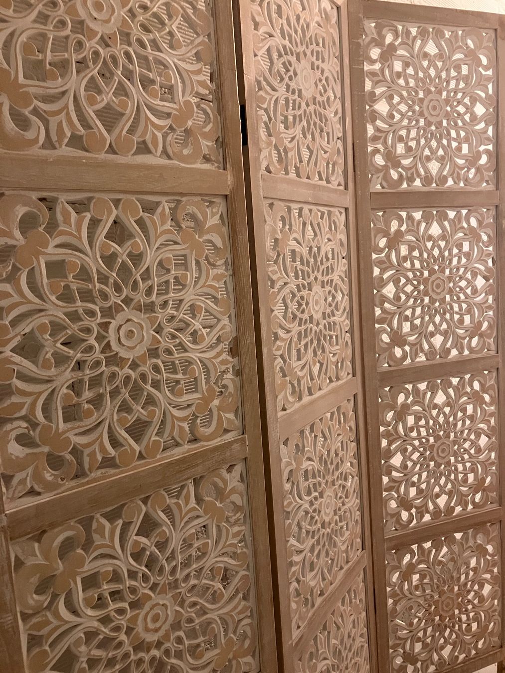 Paraventi: Paravent sculpté 3 panneaux blanc beige clair – Usato da Niederwangen BE venduto da audreychkaya