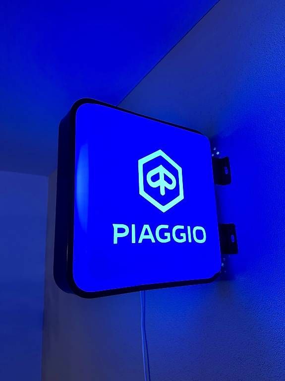 Lampade: Piaggio Leuchtreklame – Usato da Mühlrüti venduto da Chalberchue 2